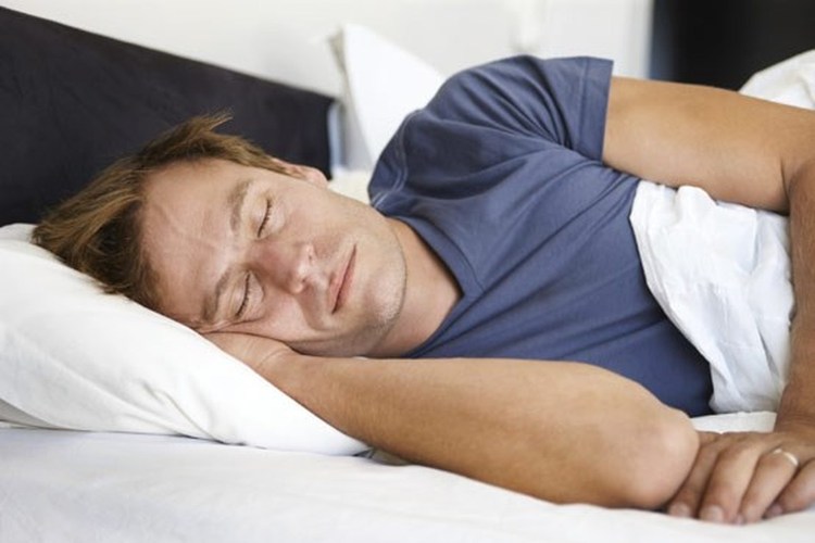 بهترین حالت و پوزیشن برای خوابیدن کدام است؛ راست یاچپ؟