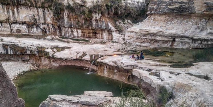 آبشار چک چک با طبیعتی زیبا در استان فارس
