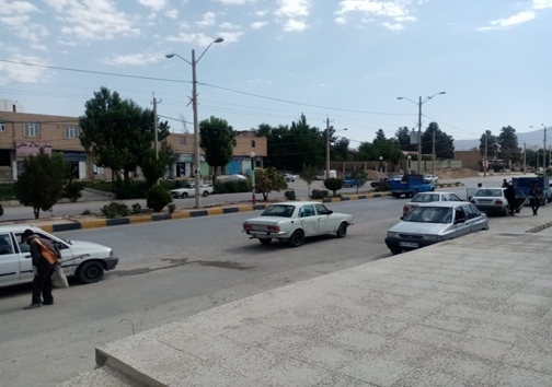 درخواست غیر اخلاقی برخی رانندگان عبوری در نبود حمل و نقل عمومی در مسیر ارژن-شیراز