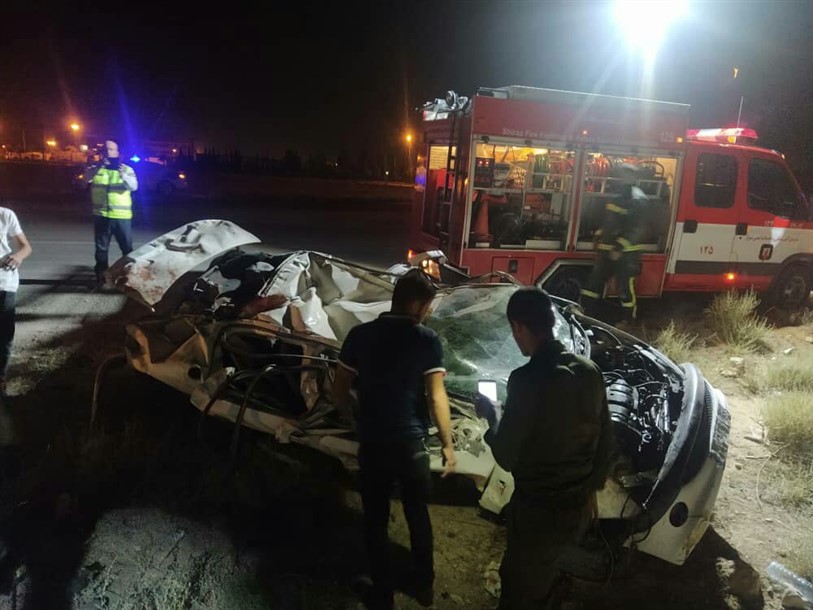 واژگونی مرگبار خودروی پژو ۲۰۶ در جاده نیروگاه شیراز+عکس