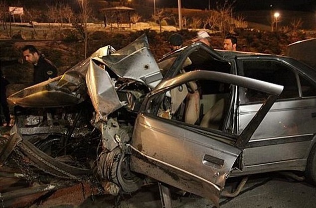 مرگ ۵ جوان ناشناس در تصادف هولناک پژو ۴۰۵ شماره استان فارس در یزد+تصاویر
