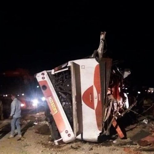 ۲۰ مصدوم در حادثه واژگونی اتوبوس بیرجند – شیراز