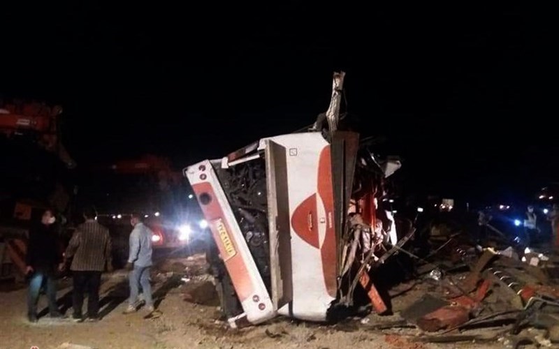 ۲۰ مصدوم در حادثه واژگونی اتوبوس بیرجند – شیراز