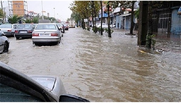 نجات کودک ۷ ساله غرق شده در بارندگی و سیلاب  کوار استان فارس