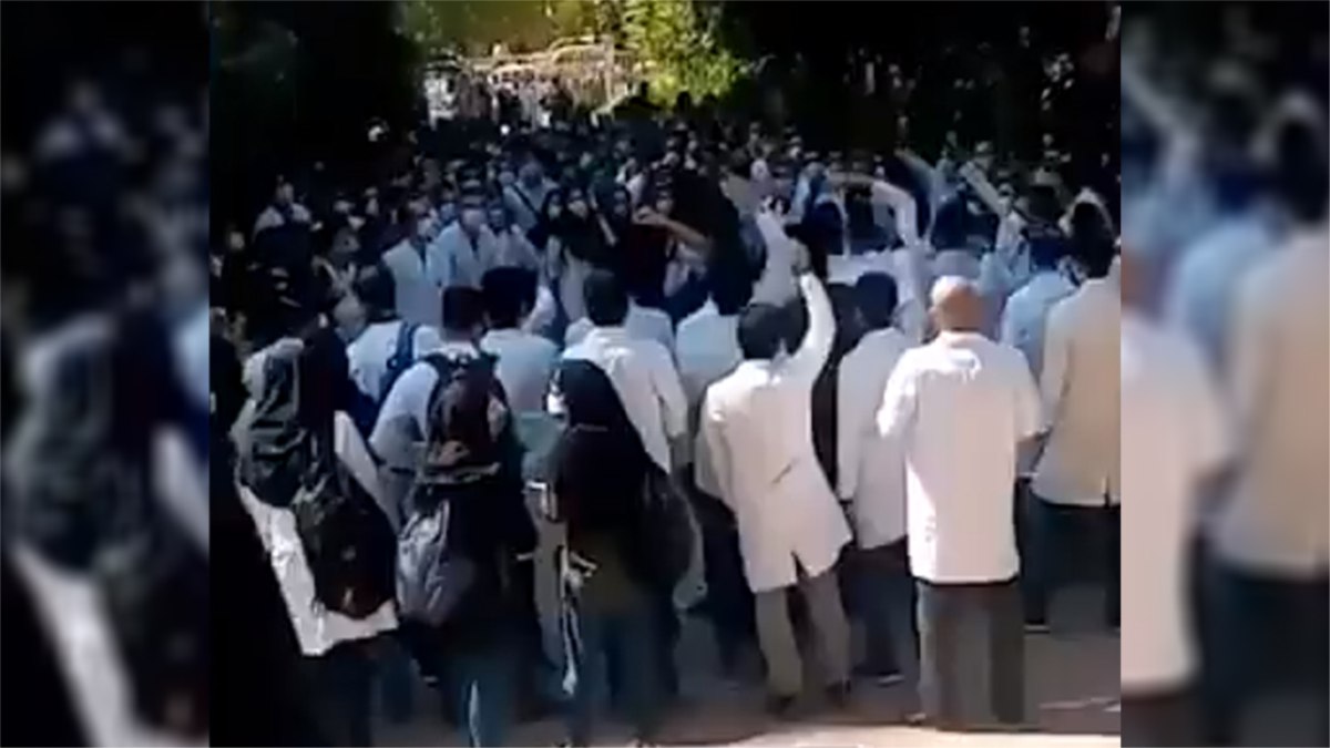 تجمع اعتراضی دانشجویان در دانشگاه علوم پزشکی شیراز