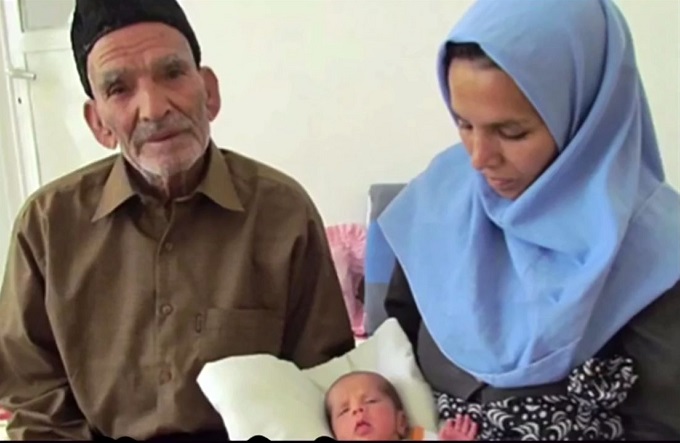 پیرمرد ایرانی در ۸۳ سالگی پدر شد ! + عکس