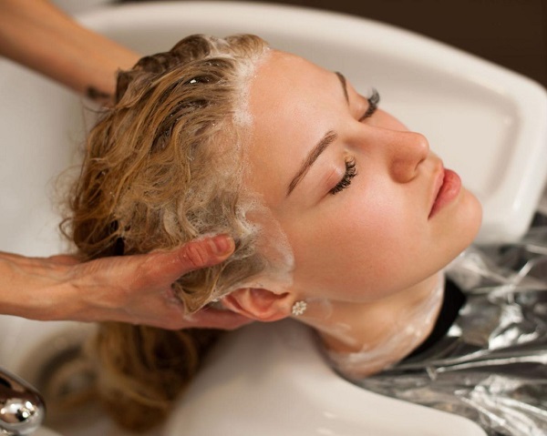 نقش استفاده مداوم از محصولات صاف کننده مو در ابتلای زنان به سرطان رحم