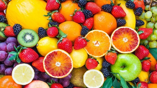 ۴ نشانه‌ای که هشدار می‌دهد روزانه بیش از اندازه میوه می خورید