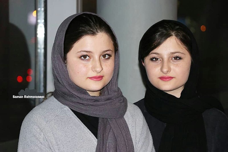 استوری جنجالی سارا و نیکا فرقانی در باره دختر اصفهانی گمشده در شیراز