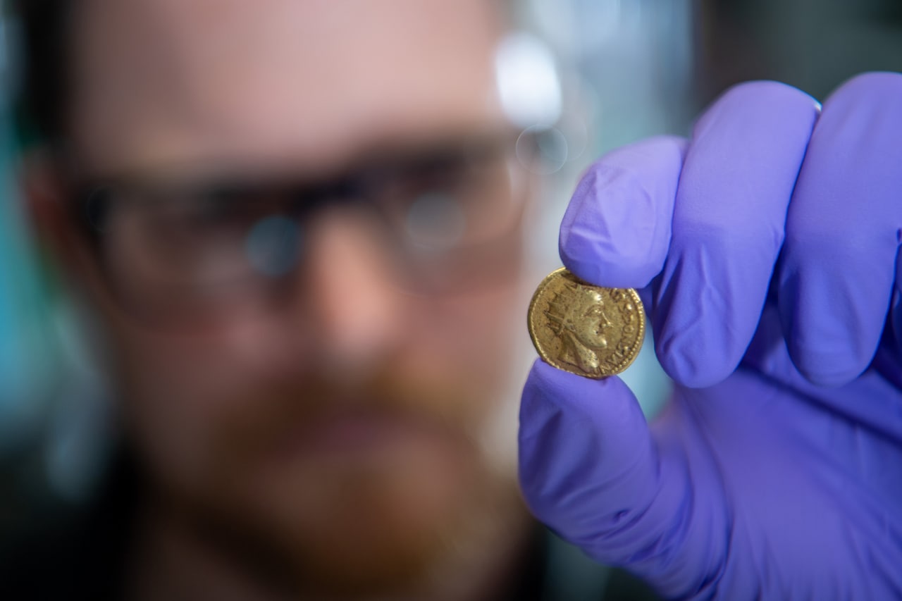 کشف یک امپراطوری جدید با سکه های طلایی که خیال می شد جعلی هستند !