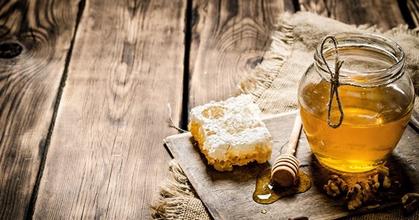 ۱۳ راه مطمئن برای تشخیص عسل طبیعی از عسل تقلبی