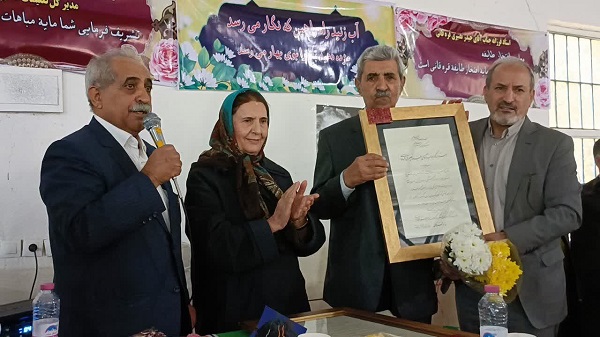 قدردانی متفاوت از معلم عشایری قشقایی در سیاخ دارنگون شیراز