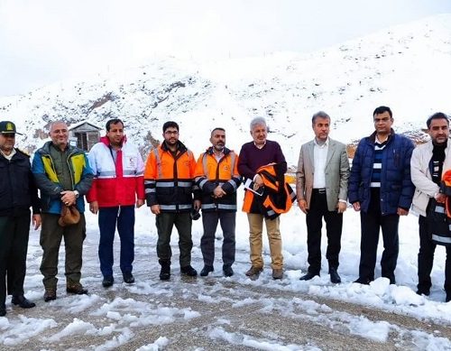 بازدید از عملیات راهداری زمستانی و تقدیر از تلاش شبانه روزی راهداران فارس