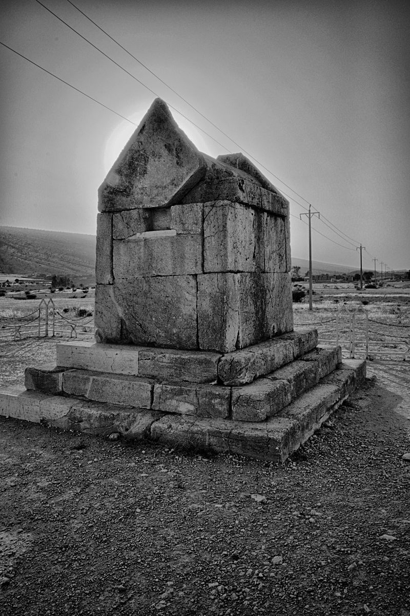 آرامگاه کوروش اول هخامنشی در ارم استان بوشهر +تصاویر