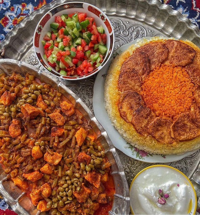 طرز تهیه خورشت  بسیار خوشمزه و سنتی ایرانی :لوبیا سبز با مرغ