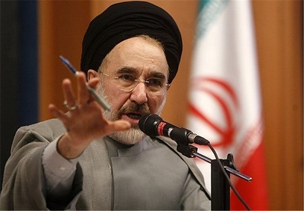 واکنش سید محمد خاتمی به بیانیه میرحسین موسوی: اصلاحات از طریق همین قانون اساسی میسّر است