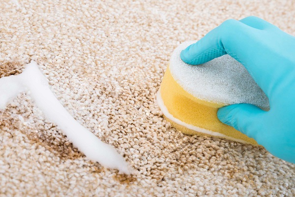 صحیح ترین روش ، بهترین مواد و نکات مهم برای شستن فرش در خانه بدون نیاز به قالی شویی
