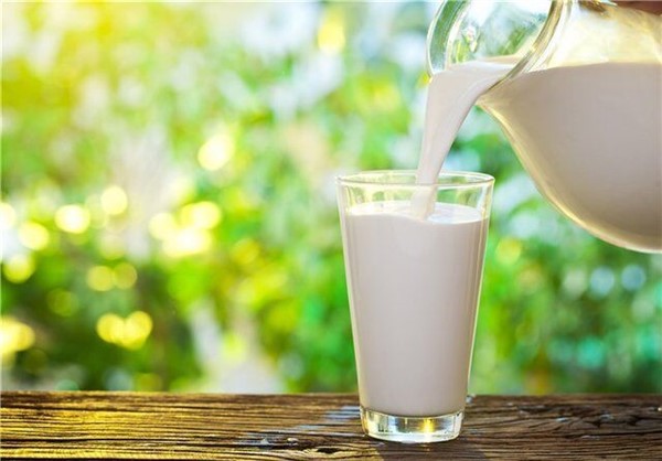 از مصرف این ۱۱ خوردنی‌ سالم همراه با شیر خودداری کنید