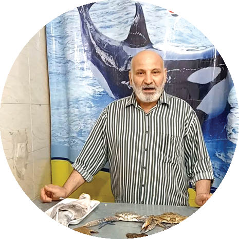 عضویت ماهی فروش اهوازی که مثل بلبل انگلیسی حرف می زند در تیپ هوابرد شیراز+ویدئو