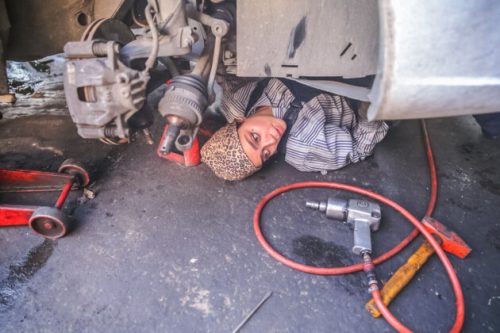 Two Iranian Girls Training to Become Mechanics 8 630x420 1