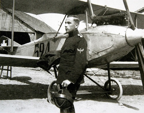 Walter Mittelholzer with Swiss Hafeli DH 3 biplane