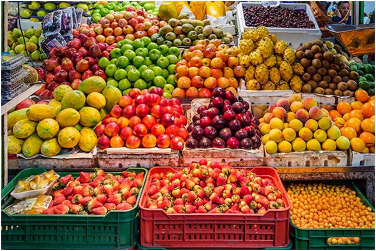 کاهش قیمت میوه در بازار با توزیع میوه شب عید در استان فارس