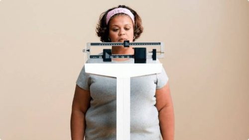چرا با وجود ورزش و رژیم غذایی وزنم بالا رفته و لاغر نمیشم؟ دلایل مانع از لاغر شدن شما