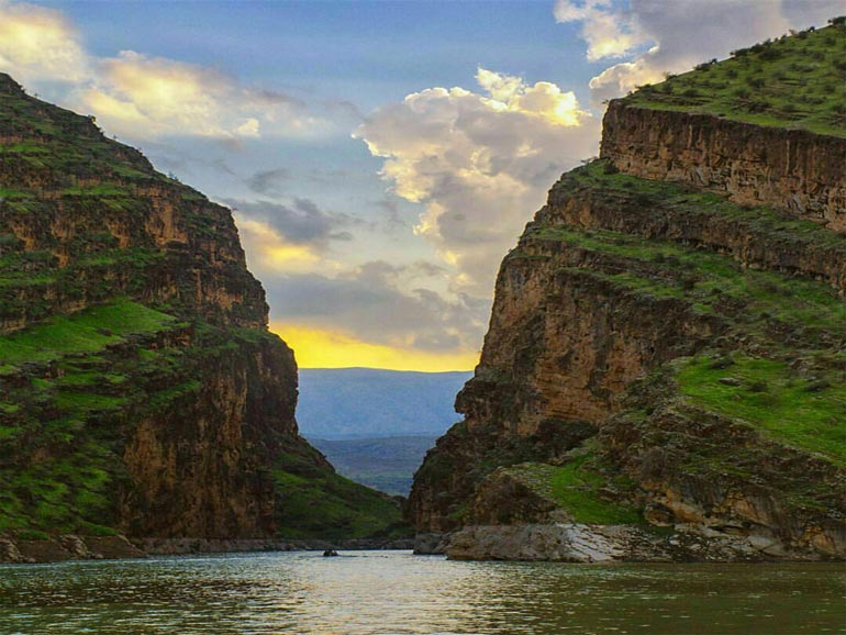 طبیعت  تاریخی ، زیبا و شگفت انگیز تنگه کافرین(+نگاره)