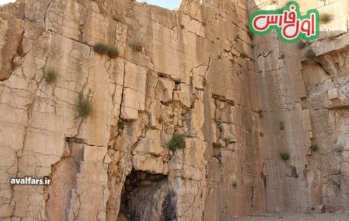 بنای هخامنشی قدمگاه چاشتخوار در ارسنجان فارس 2