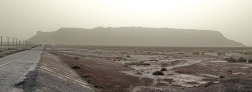 دورنمای کوه خواجه در گرد وغبار