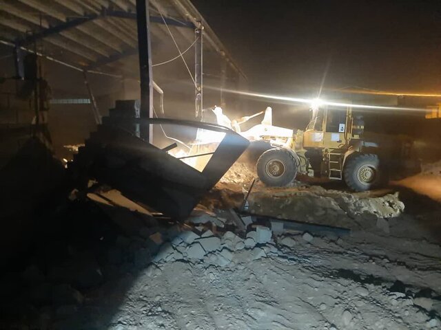 ماجرای تخریب ، رفع تصرف و پلمپ شبانه ساخت و سازهای غیر مجاز در مناطقی از شیراز
