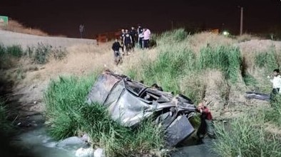 برخورد شدید و سقوط ۲ خودرو به دره در کمربندی شیراز(+عکس)