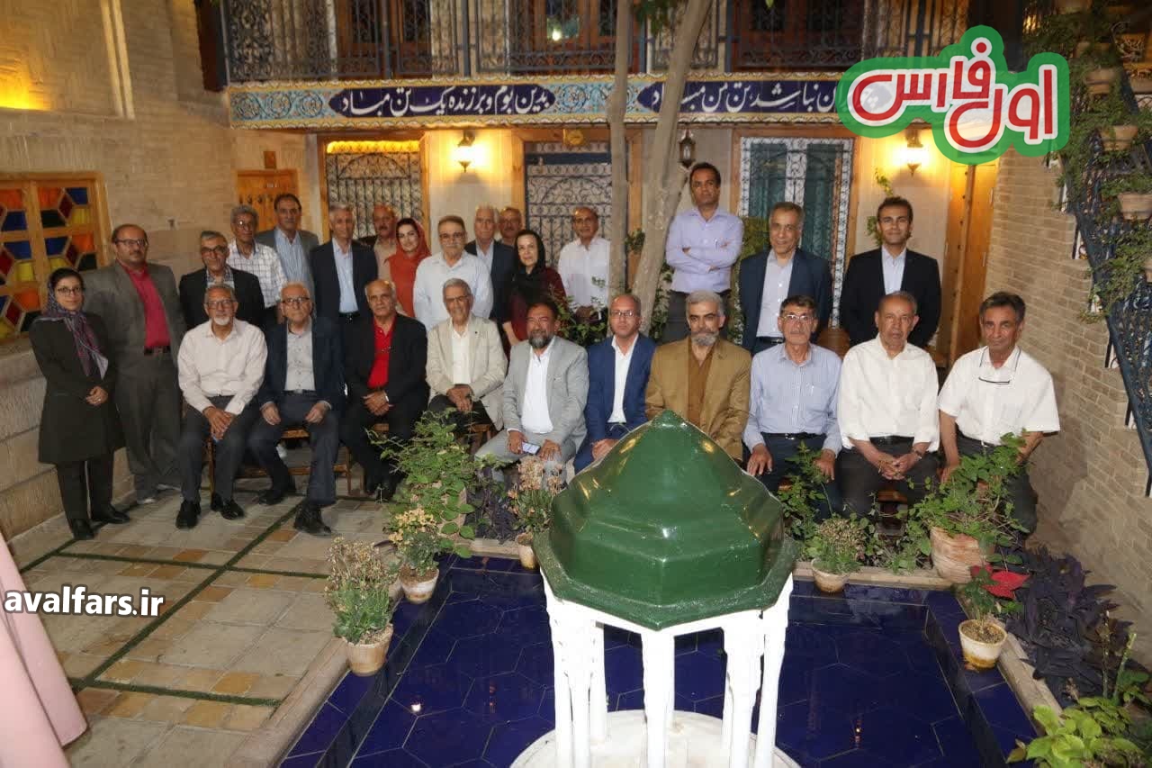 دورهمی دوستانه پیشکسوتان آب در بافت تاریخی شیراز 1