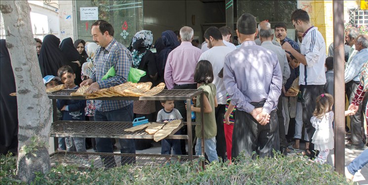 دلیل صف های طولانی جلو نانوایی های شیراز چیست؟