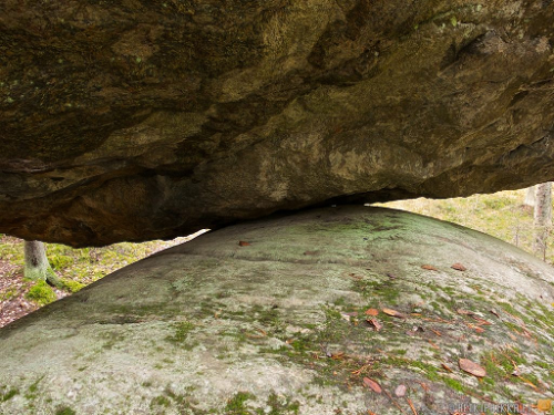 نبرد 12 هزارساله این صخرۀ عجیب با جاذبه زمین 1