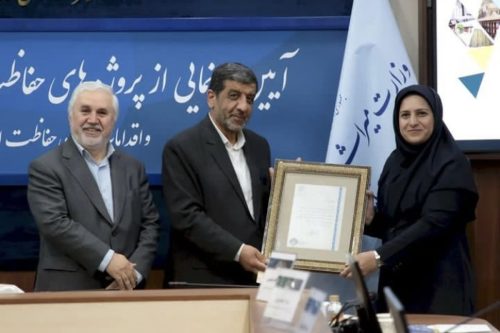 مدیر آرامگاه حافظ شیراز آزاد شد/ واکنش عزت الله ضرغامی
