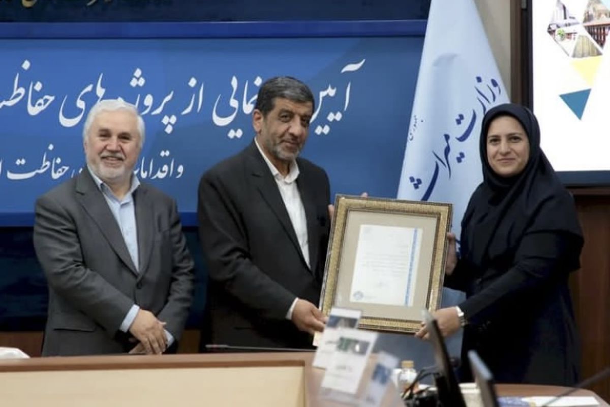 مدیر آرامگاه حافظ در شیراز آزاد شد/ واکنش عزت الله ضرغامی