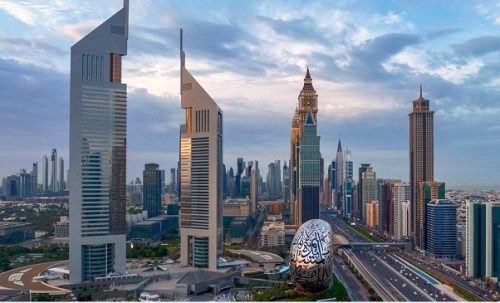 ویزای ۵ ساله اقامت امارات برای بازنشستگان افراد خارجی با سن بالای ۵۵ سال می‌توانند برای دریافت ویزای اقامت پنج ساله در امارات اقدام نمایند.