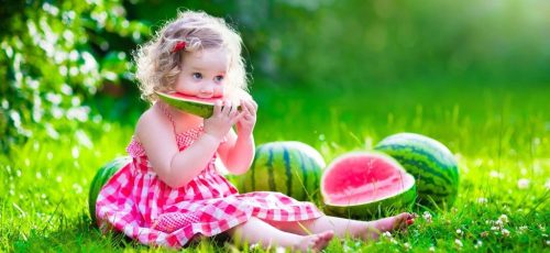 دادن هندوانه به کودک ؛ بچه ها از چه سنی می توانند هندوانه بخورند ؟