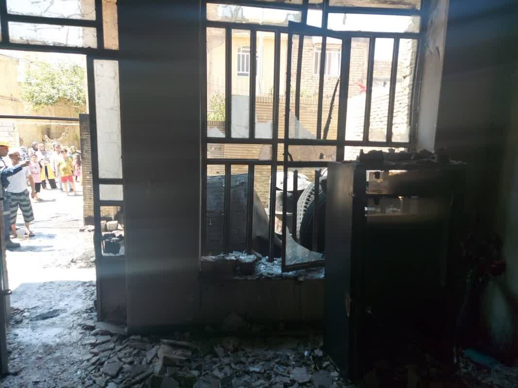 جزئیات آتش سوزی گسترده یک خانه مسکونی در شهرک میانرود شیراز