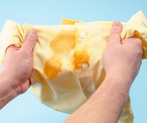 چند روش بسیار ساده و کاربردی برای پاک کردن لکه روغن از روی لباس