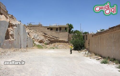 936779پشت مسجدجامع اقلید که با تخریب های گسترده ای همراه است و کوه تل غلات و عرصه اثر ملی را نابود کرده است