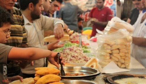 رستوران‌های شیراز دیگر مشتری ندارند ، فروش صفر / بازار گرم غذاهاى ارزان قیمت ، دستفروشان و دوره گردها 