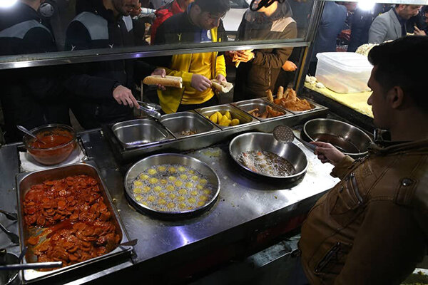 رستوران‌های شیراز دیگر مشتری ندارند ، فروش صفر / بازار گرم غذاهاى ارزان قیمت ، دستفروشان و دوره گردها