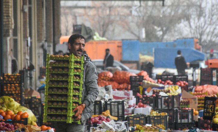 یکه تازی گُسترده افغانی ها در بازار میوه و تره بار شیراز با سوءاستفاده از اخلاق شیرازی ها