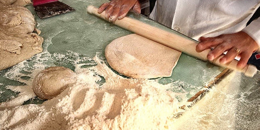 جریمه ۶۰۰ میلیونی نانوای ممسنی که آردها را آزاد می فروخت