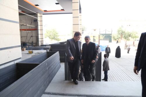 استاندار فارس در بازدید از مجتمع پروتئین دروازه کازرون شیراز گفت:بهسازی منطقه دروازه کازرون و سهولت تردد و حضور شهروندان در بازارچه