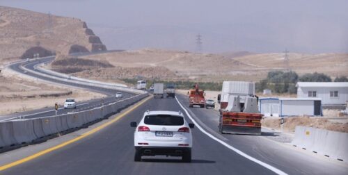 دقایقی پیش آزادراه شیراز- اصفهان به‌عنوان بزرگ‌ترین آزادراه کشور توسط رئیس جمهور افتتاح شد.