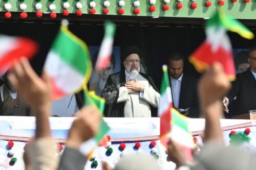 استقبال گرم مردم رستم از رئیس جمهور هنگام افتتاح بیمارستان ۶۴ تخت خوابی/سد پارسیان ساخته می شود