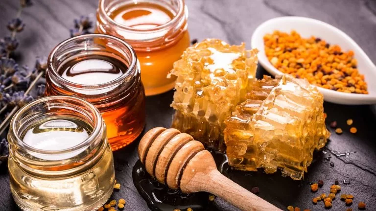 ۱۱ روش تشخیص عسل طبیعی از تقلبی که عسل شناس حرفه ای شوید
